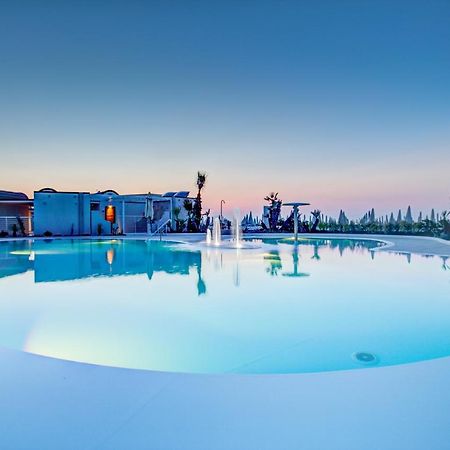 Mediterraneo Hotel & Suites Cattolica Exteriör bild