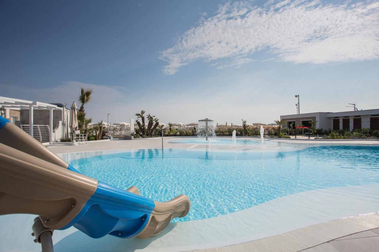 Mediterraneo Hotel & Suites Cattolica Exteriör bild