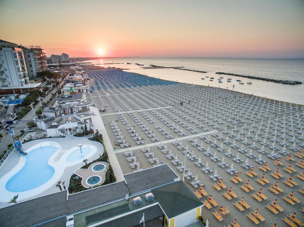 Mediterraneo Hotel & Suites Cattolica Exteriör bild