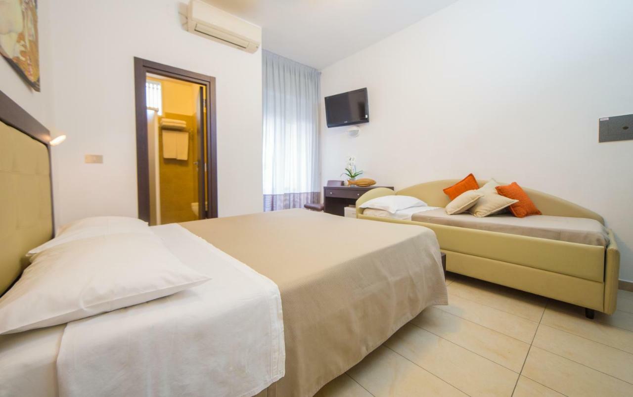 Mediterraneo Hotel & Suites Cattolica Exteriör bild