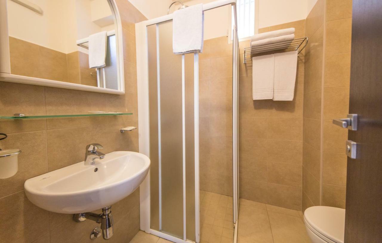 Mediterraneo Hotel & Suites Cattolica Exteriör bild