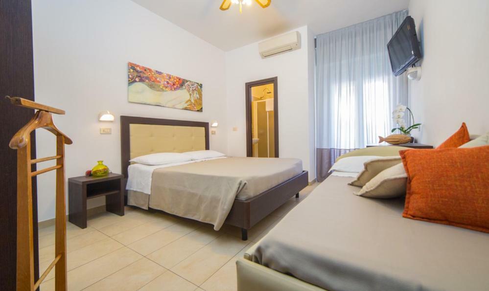 Mediterraneo Hotel & Suites Cattolica Exteriör bild