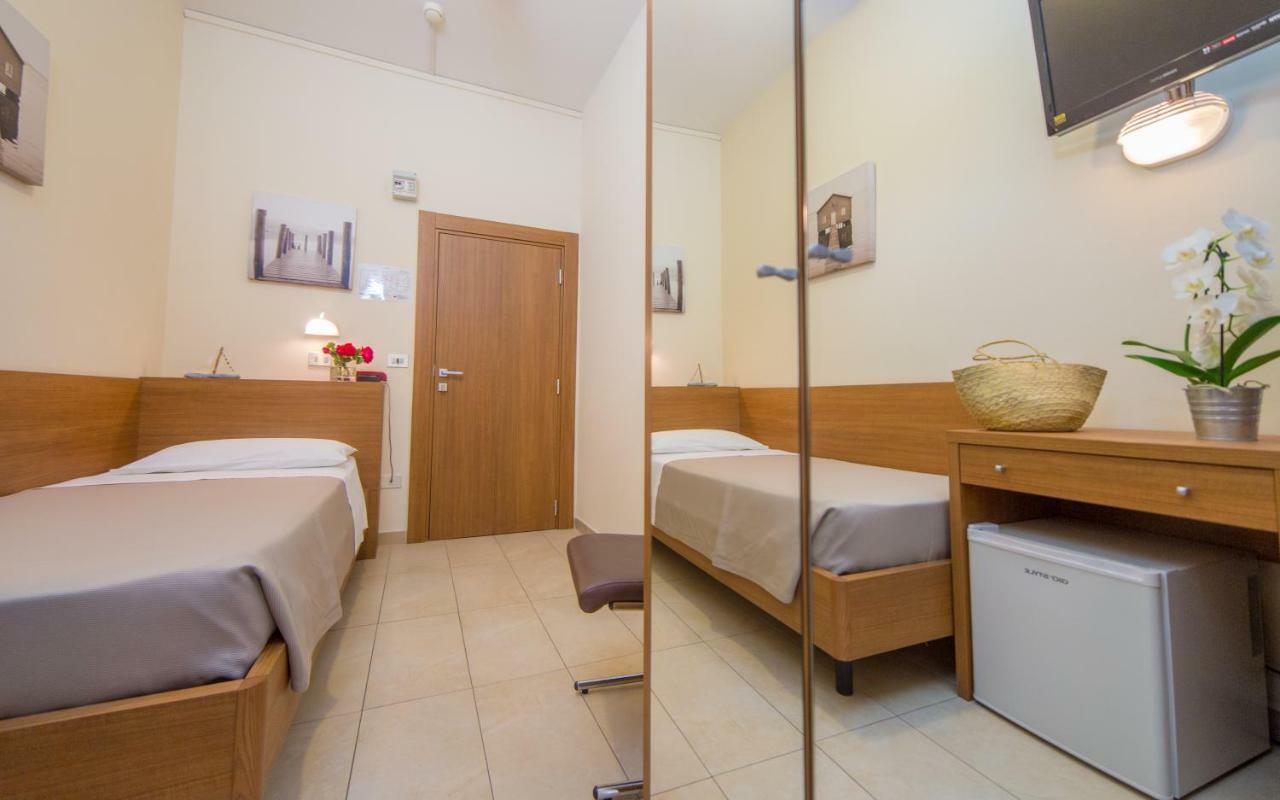 Mediterraneo Hotel & Suites Cattolica Exteriör bild