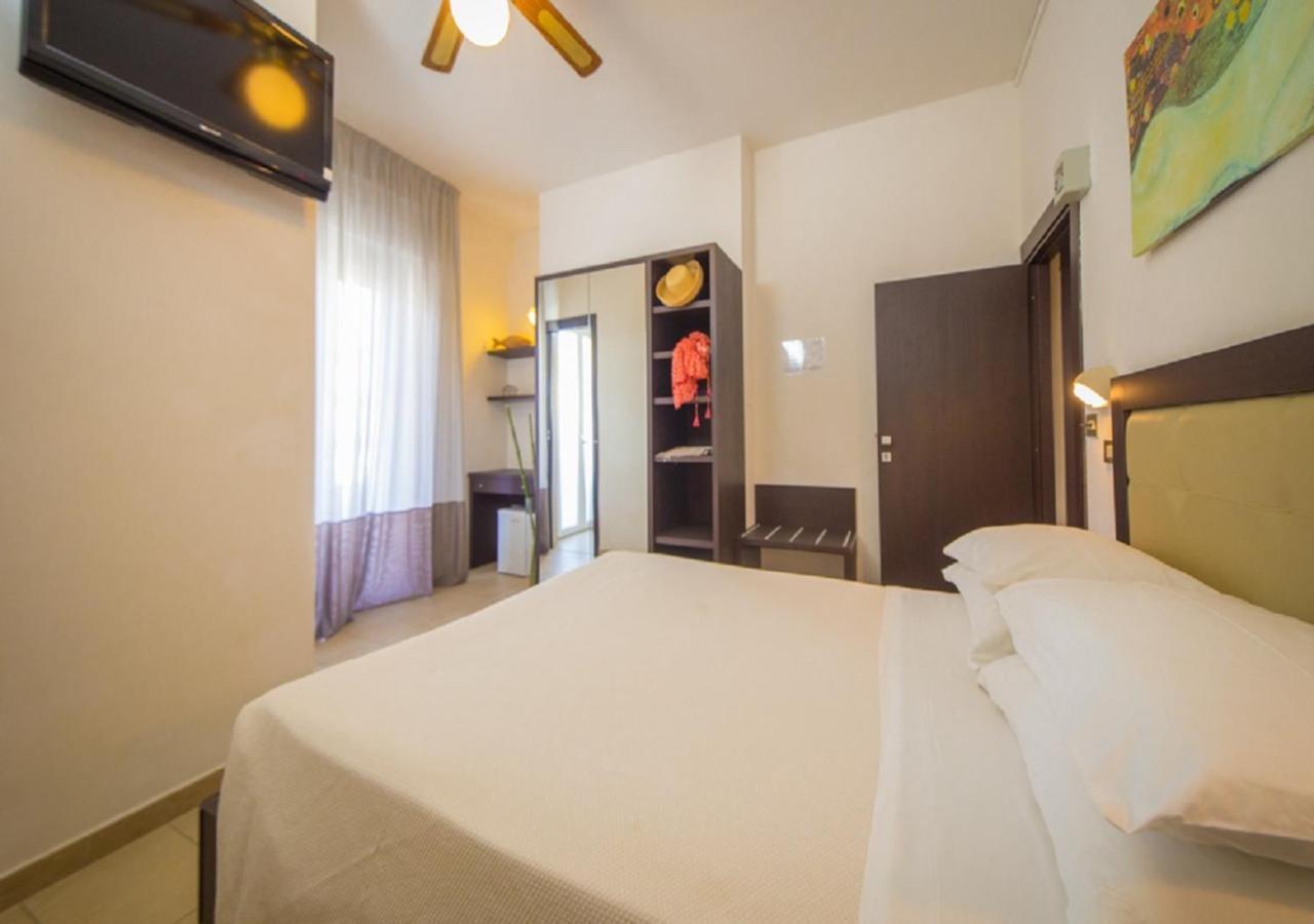 Mediterraneo Hotel & Suites Cattolica Exteriör bild