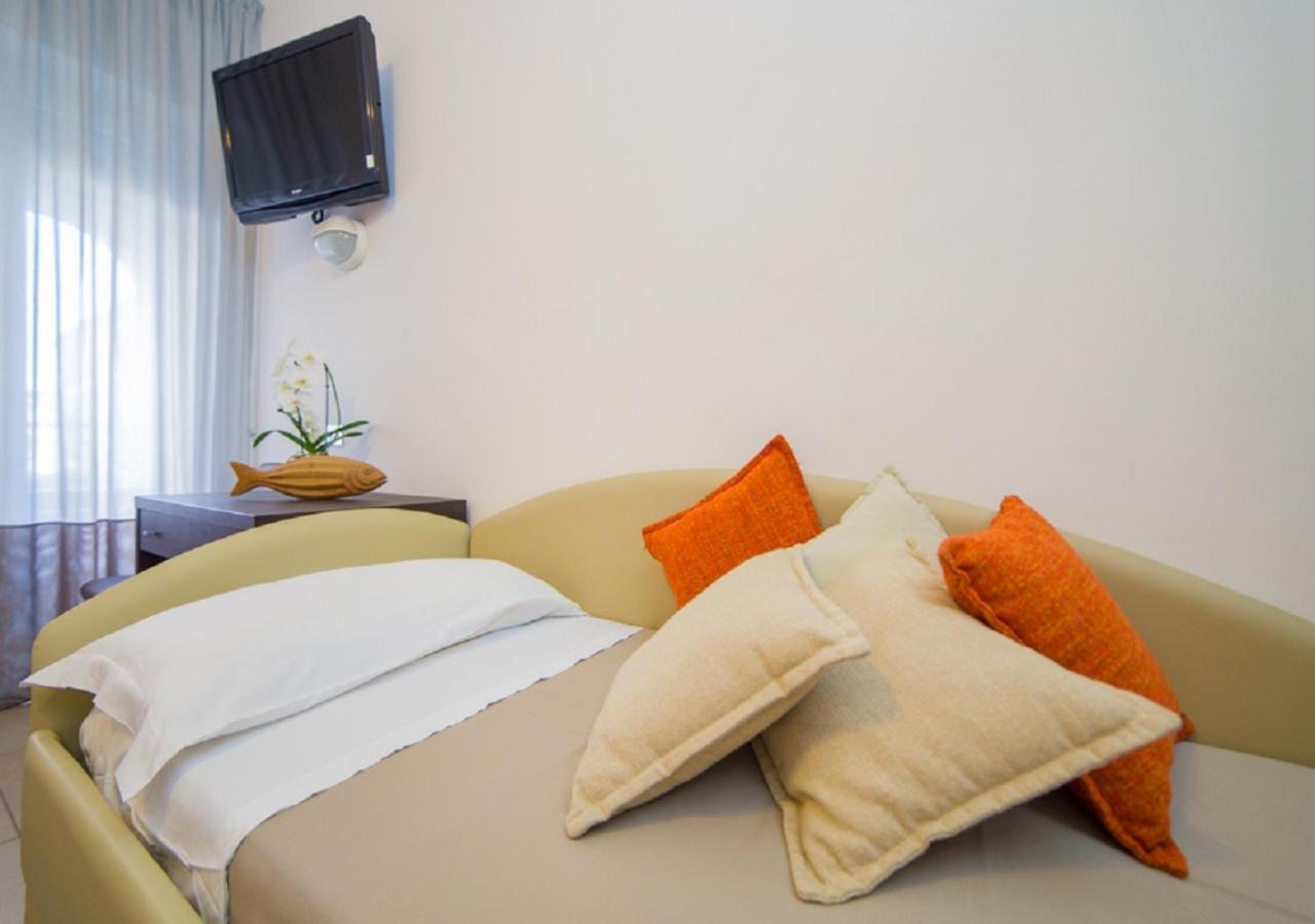 Mediterraneo Hotel & Suites Cattolica Exteriör bild