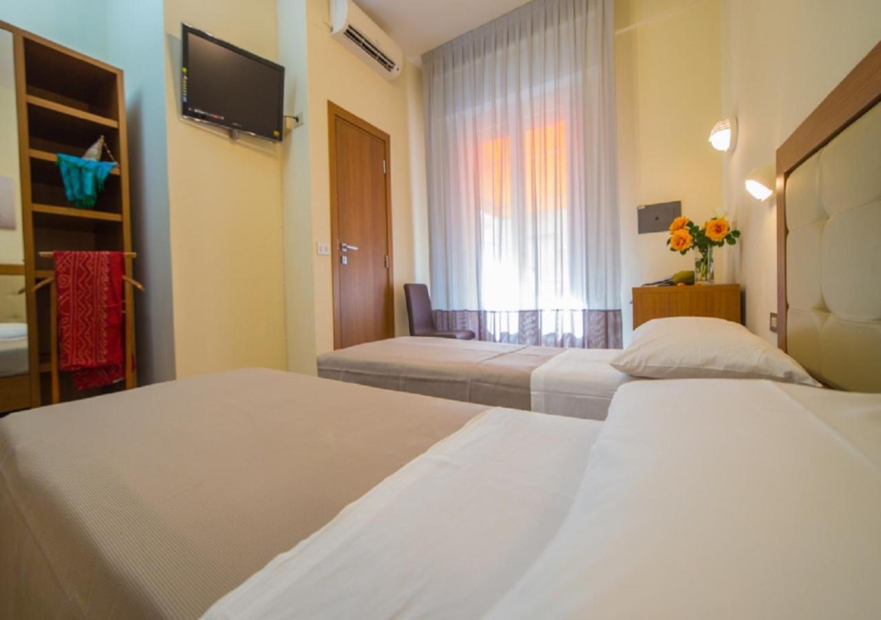 Mediterraneo Hotel & Suites Cattolica Exteriör bild