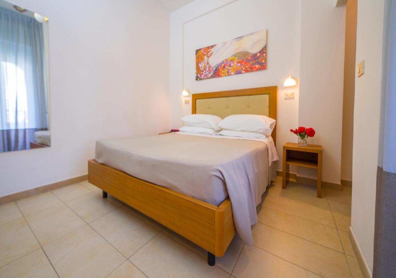 Mediterraneo Hotel & Suites Cattolica Exteriör bild