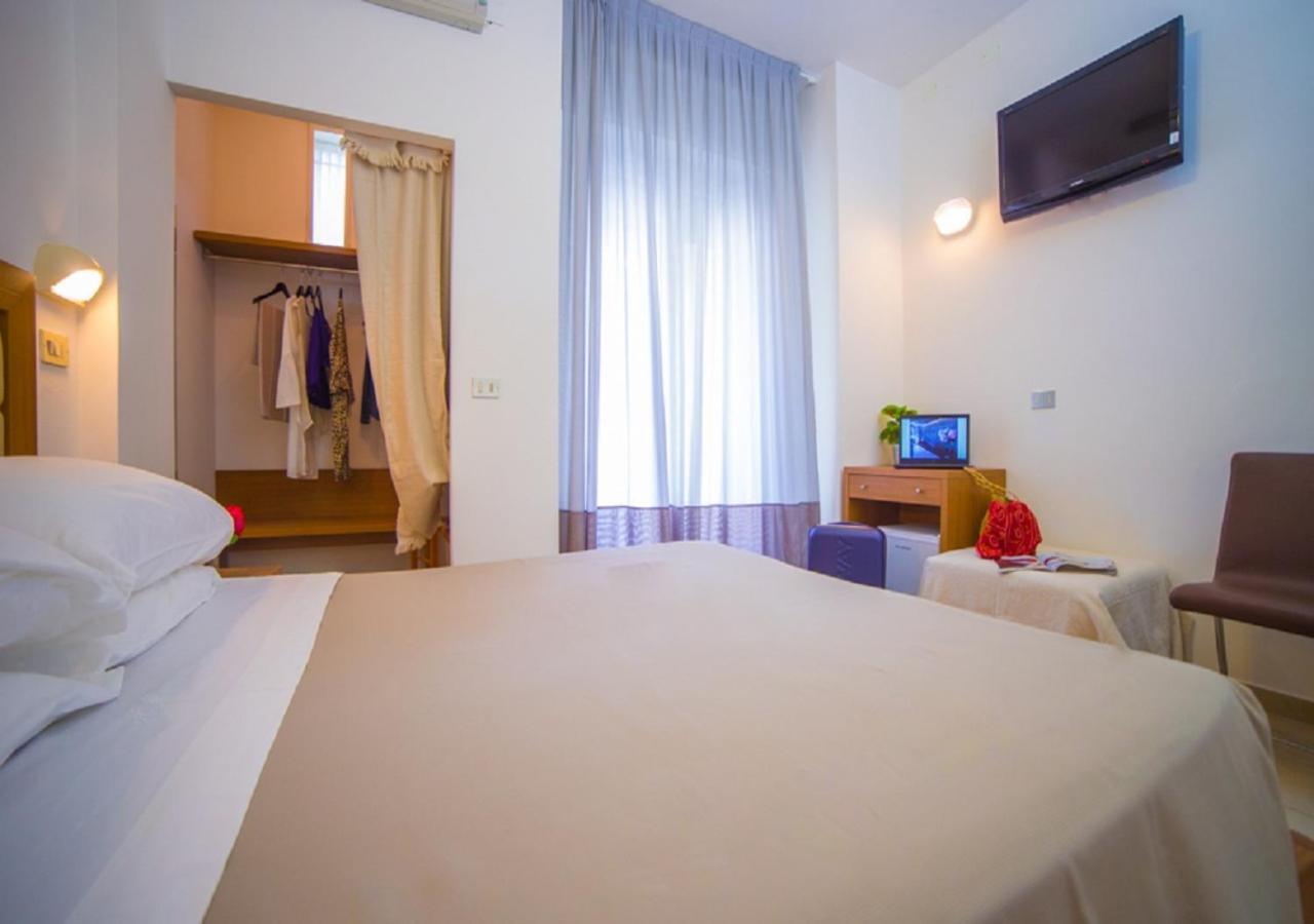 Mediterraneo Hotel & Suites Cattolica Exteriör bild