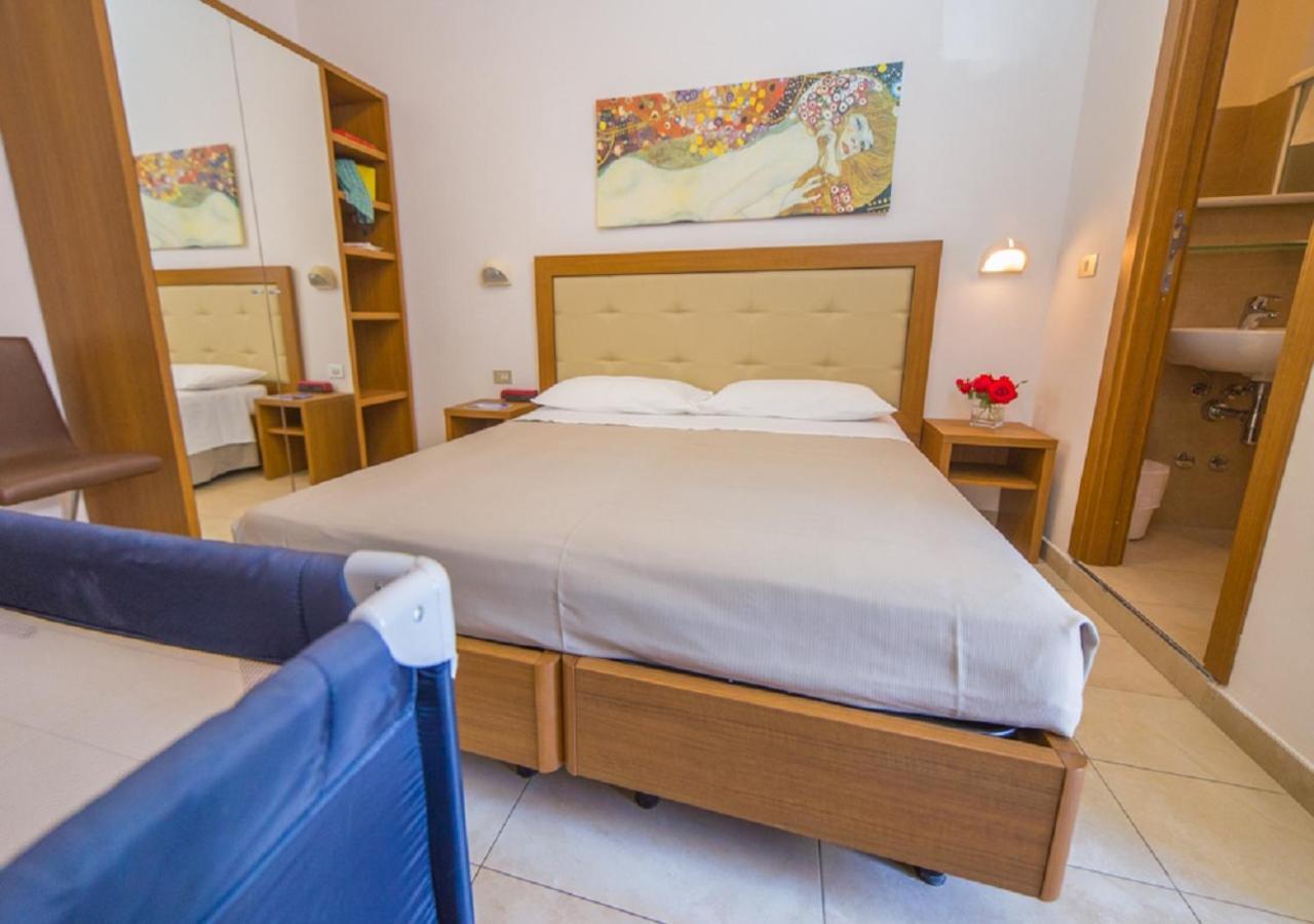 Mediterraneo Hotel & Suites Cattolica Exteriör bild