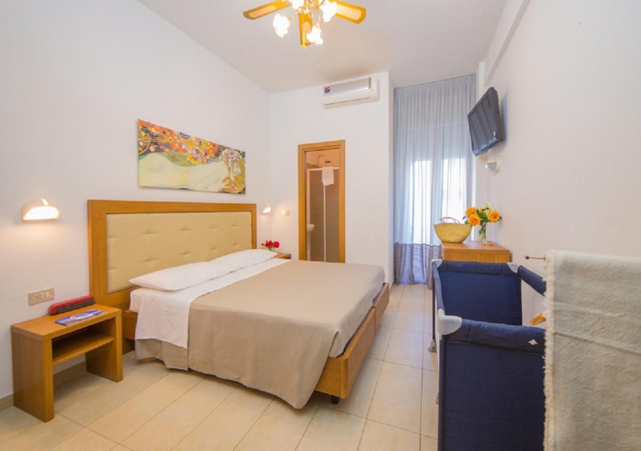 Mediterraneo Hotel & Suites Cattolica Exteriör bild