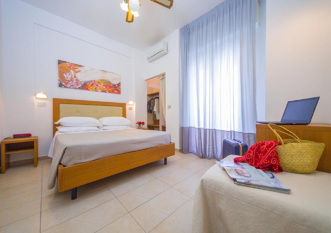 Mediterraneo Hotel & Suites Cattolica Exteriör bild