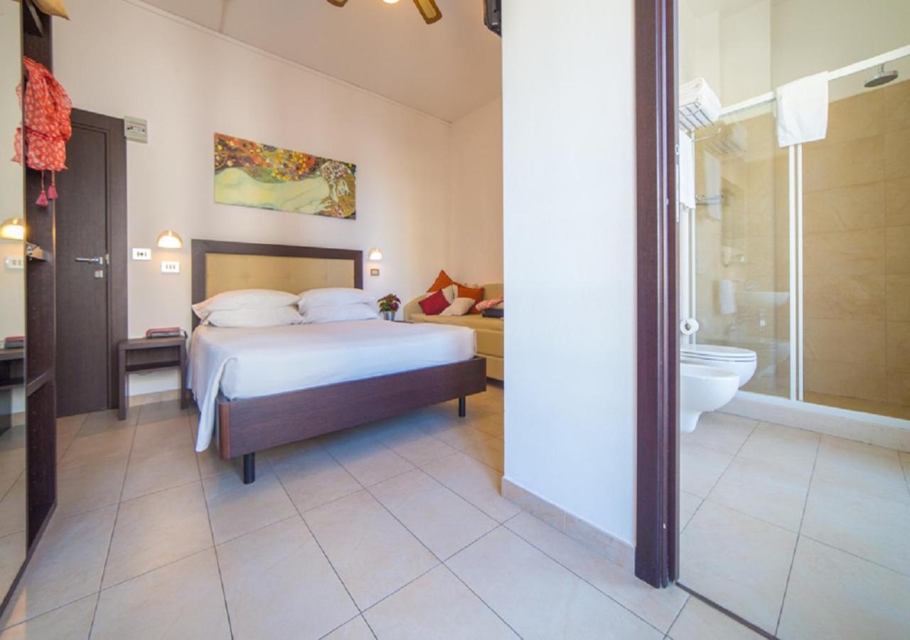 Mediterraneo Hotel & Suites Cattolica Exteriör bild