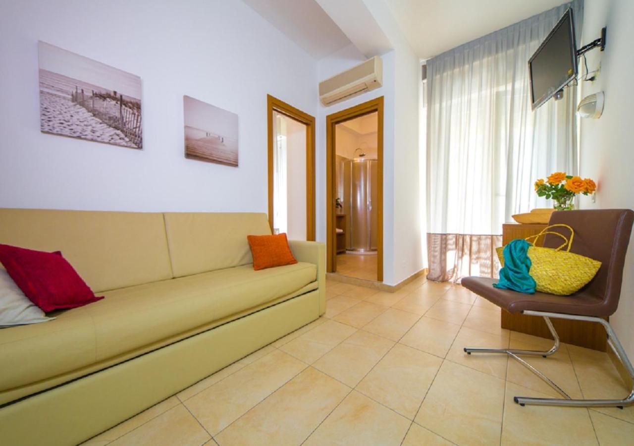 Mediterraneo Hotel & Suites Cattolica Exteriör bild